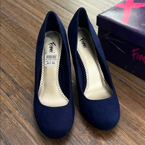 FIONI Clothing Dark Blue Heels - Picture 1 of 4